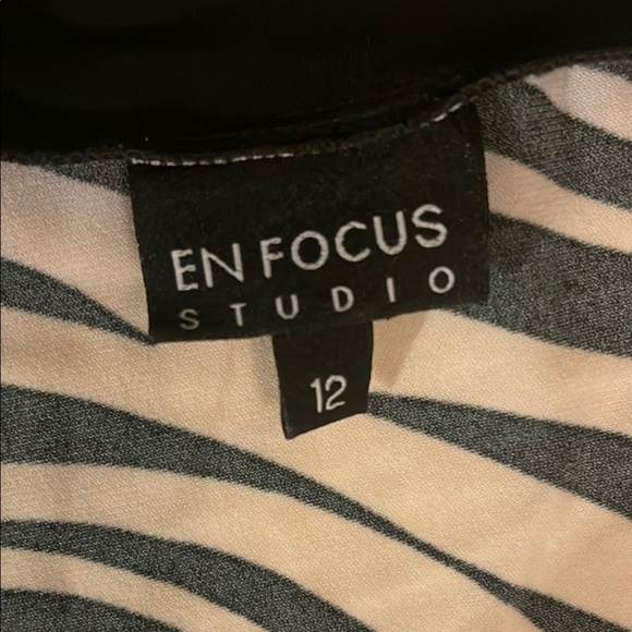 Enfocus Studio Black and Gold V-Neck Maxi Sundress - Picture 2 of 5